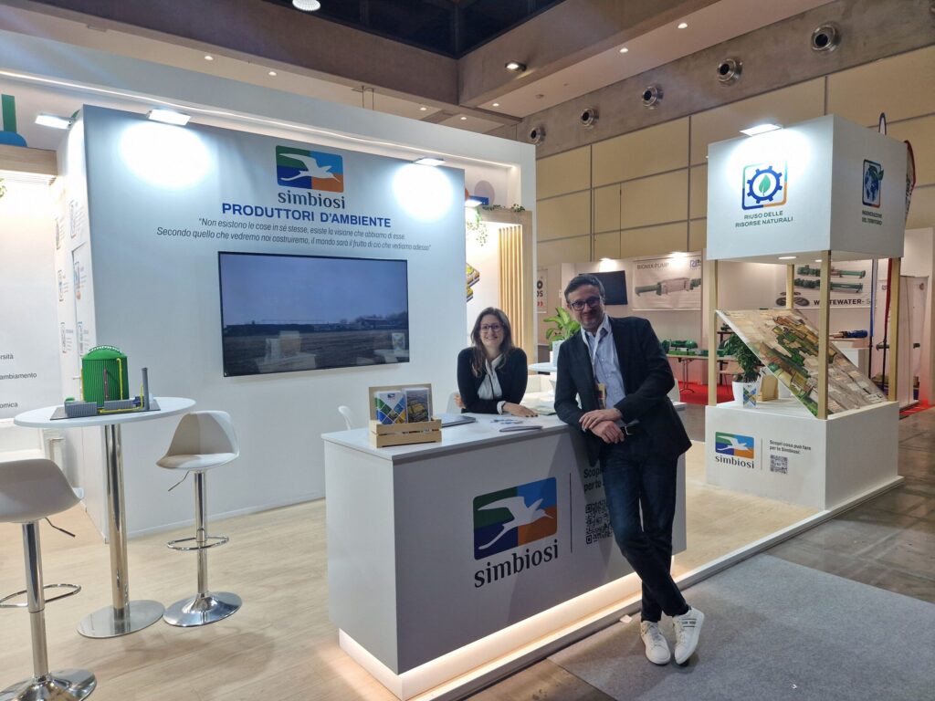 stand Simbiosi a Ecomondo 2024 con Alessandra Tiribelli e Pietro Agustoni